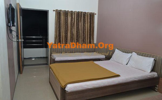 Mahurgad Krishna Palace Hotel 3 Bed Non AC Room