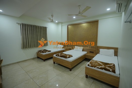 Kutch Bhuj - Shree Harikrishna Bhuvan _3 bed ac room_View1
