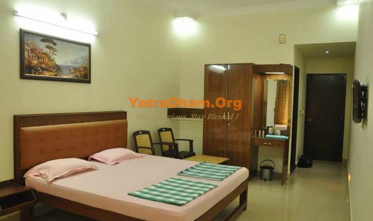 Subrahmanya - YD Stay 305001 (Hotel Mahamaya Residency) Double Bed Room View3
