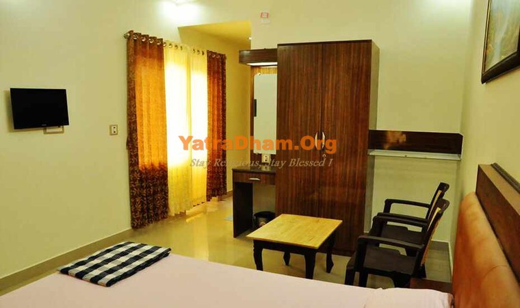 Subrahmanya - YD Stay 305001 (Hotel Mahamaya Residency) Double Bed Room View4