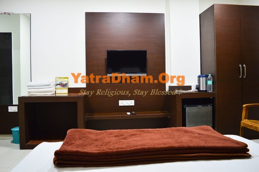 Ujjain - YD Stay 7102 (Hotel Maheshwari Avenue) 3 Bed AC Room View 2