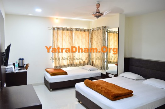 Ujjain - YD Stay 7102 (Hotel Maheshwari Avenue) 4 Bed AC Room View 1