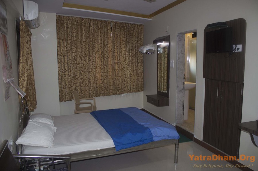 Shree Mukta Jivan Swamibapa Dharamshala Mumbai 2 Bed Deluxe AC Room