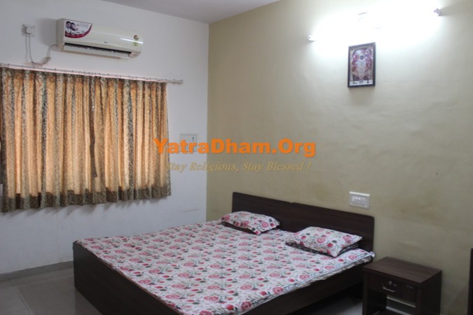 Nadiad Khadayata Bhuvan 2 Bed AC Room