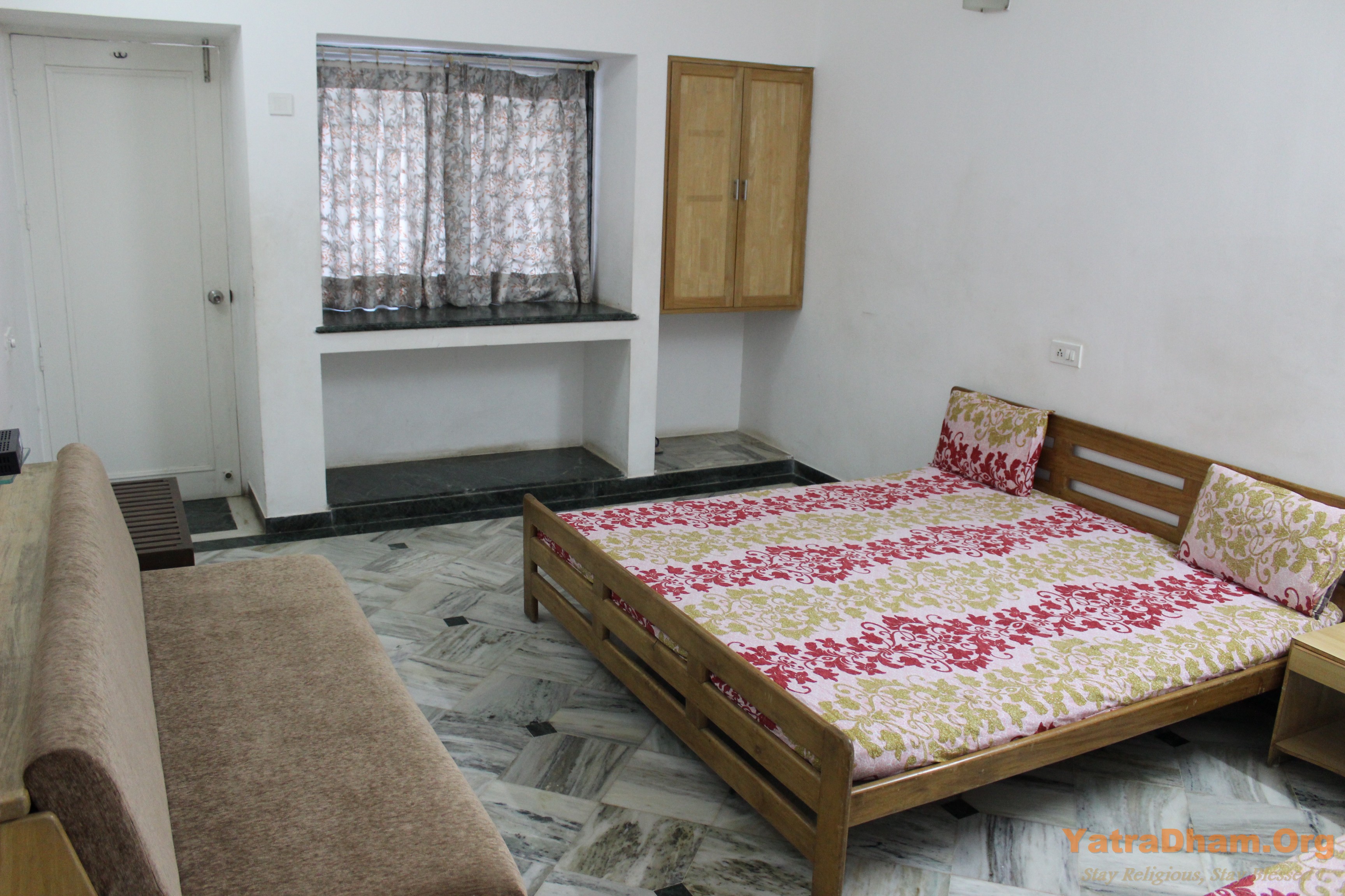 Nandini_Ashram_Ambaji_Dharamshala_3 Bed_A/c._Room_View1