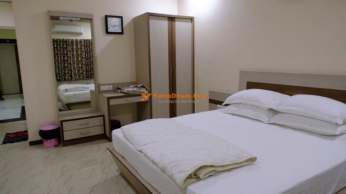 Nathdwara_Leuva Patel Samaj_2 bed VIP Room_view 1
