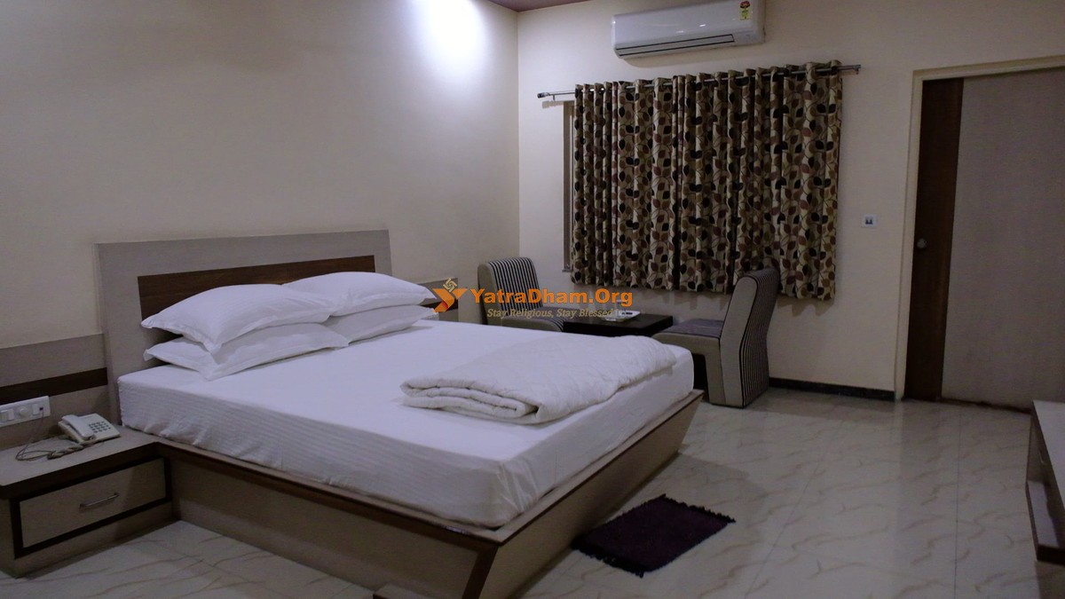 Nathdwara_Leuva Patel Samaj_2 bed VIP Room_view 2