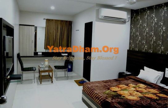 Surat - YD Stay 5002 (Omkar Guest House) 2 Bed Room View 1