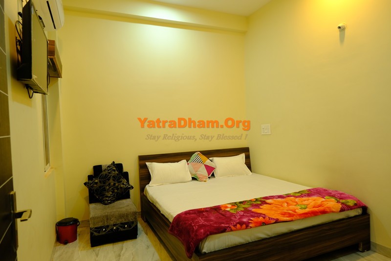 Omkareshwar Hotel Vruksh 2 Bed Ac Room