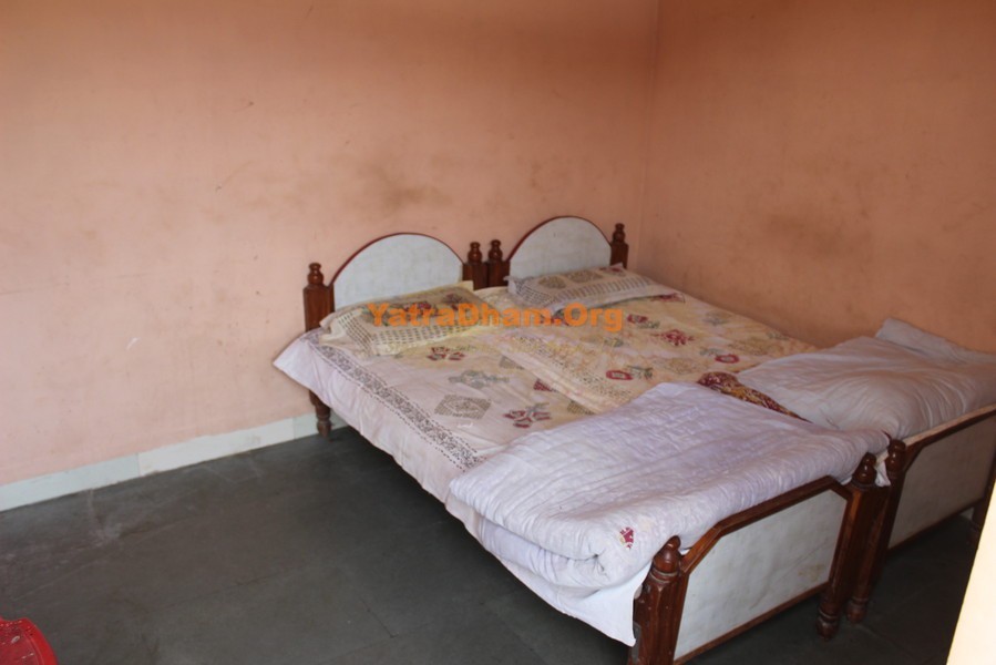 Omkareshwar_Vishwakarma_Panchal_Dharamshala_2 Bed_Non Ac Room_View1