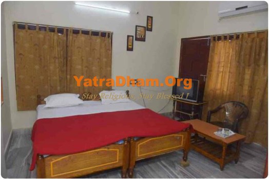 Visakhapatnam - Yd Stay 312001 (Padmavathi Guest House) 2 Bed AC Room View 1