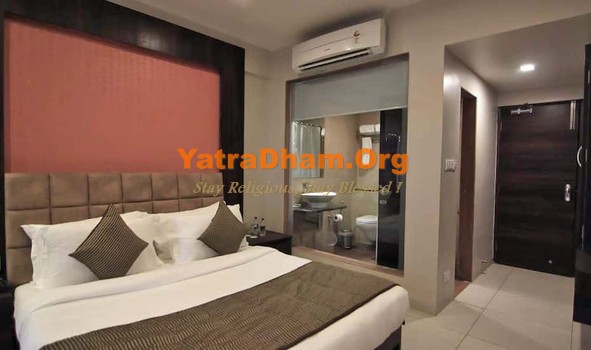 Saputara - YD Stay 18006 (Hotel Patang Residency) 2 Bed AC Room View 3