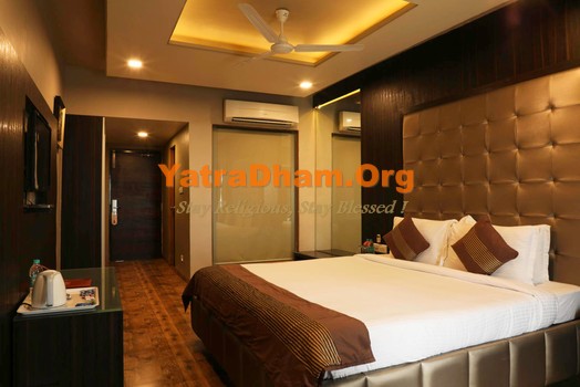 Saputara - YD Stay 18006 (Hotel Patang Residency) 2 Bed AC Room View 5