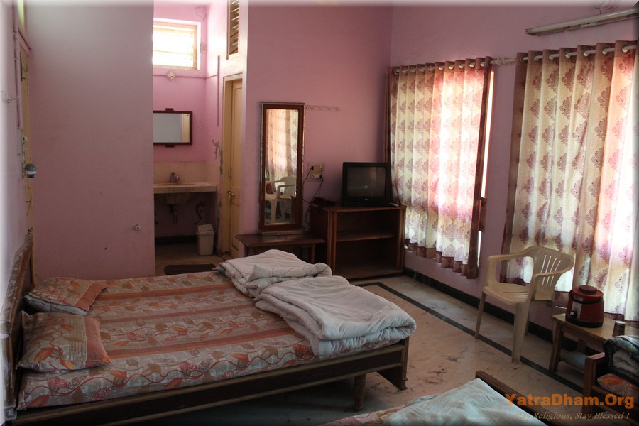 Pathikashram_Ambaji_Dharamshala_5 Bed_Non A/c._Room_View2