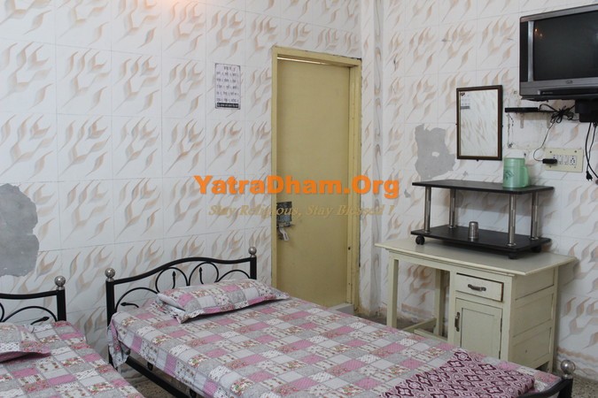 Pavagadh_Digambar  Jain Siddha Kshetra Kothi_2 bed ac room_view 1