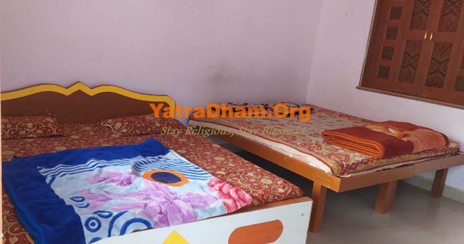 Garhbor - Pujari Guest House & Dharmshala 2 Bed Room View 1