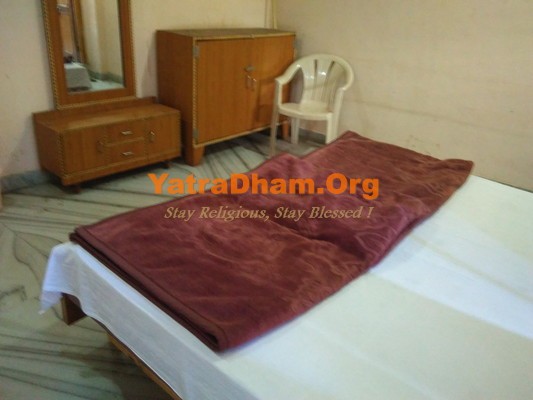 Pushkar Akhil Bhartiya Khandelwal Vaishya Dharamshala 2 Bed AC Room View 2
