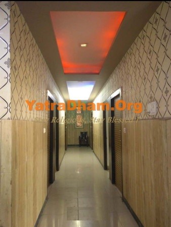 Govardhan - YD Stay 001 Hotel Rajadhiraj Guest House Lobby