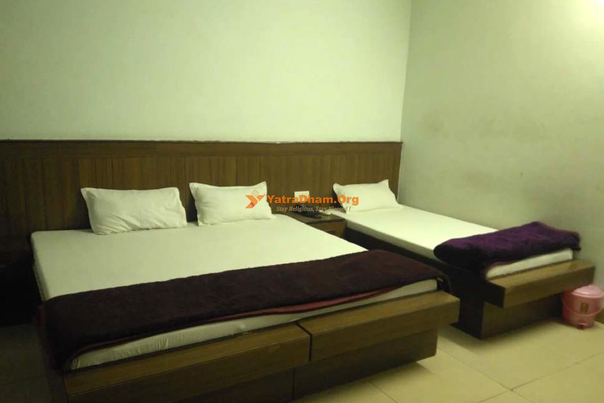 Rajadhiraj Guest House - Govardhan