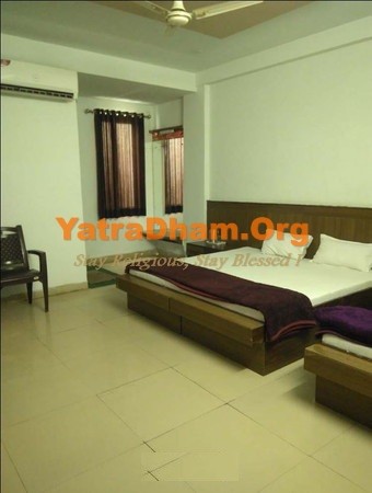 Govardhan Rajadhiraj Guest House Room View3