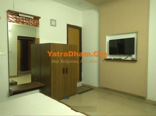 Govardhan - YD Stay 001 Hotel Rajadhiraj Guest House Room View5