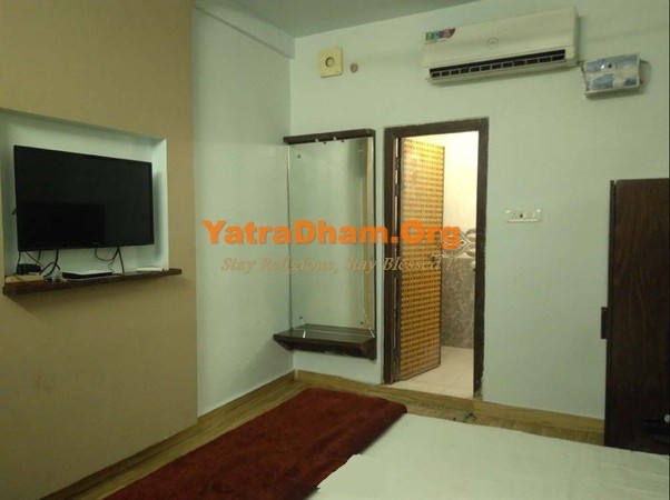 Govardhan - YD Stay 001 Hotel Rajadhiraj Guest House Room View6