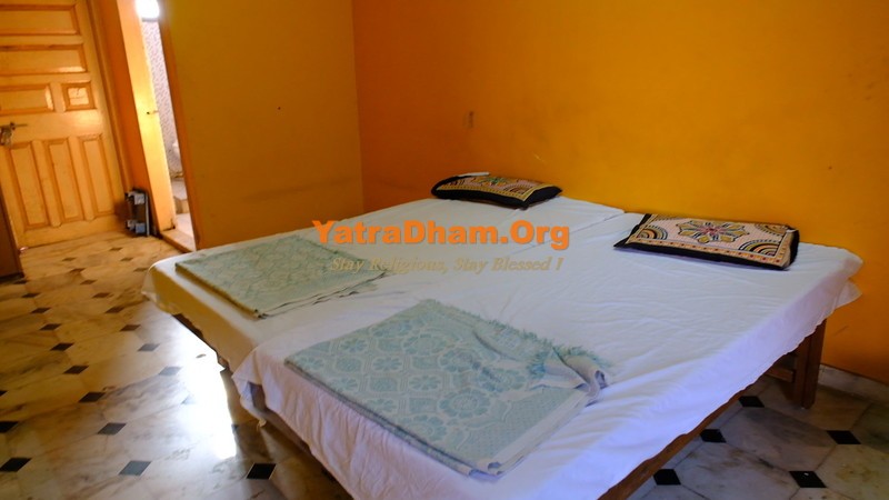 Rajpipla Harasiddhi Mata Mandir Dharamshala 2 Bed Non Ac Room