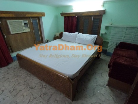 Rishikesh - Kailashanand Mission Trust Omkareshwar Dharamshala - 2 Bed Room View 3