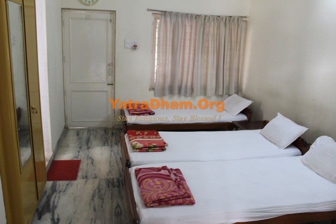 Ambaji Savita Govind Sadan Dharmashala 3 Bed AC Room