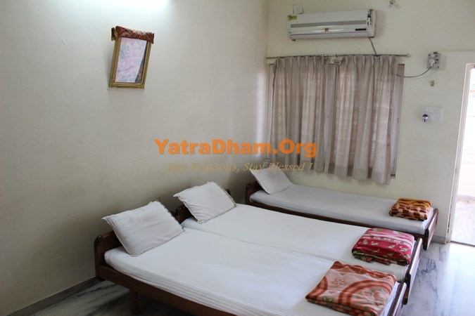 Ambaji Savita Govind Sadan Dharmashala 4 Bed AC Room