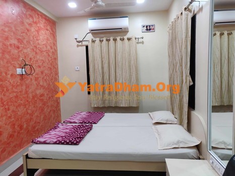 Shirdi Gobind Dham Dharmshala 3 Bed AC Room