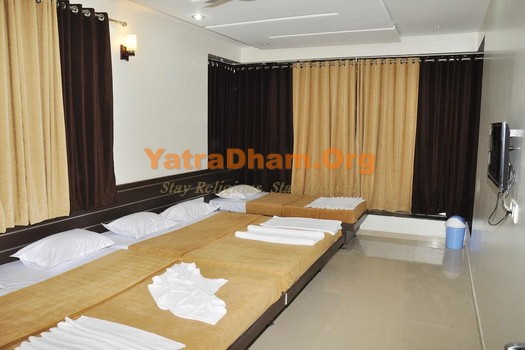 Hotel Sai Govind Shirdi 5 Bed Room