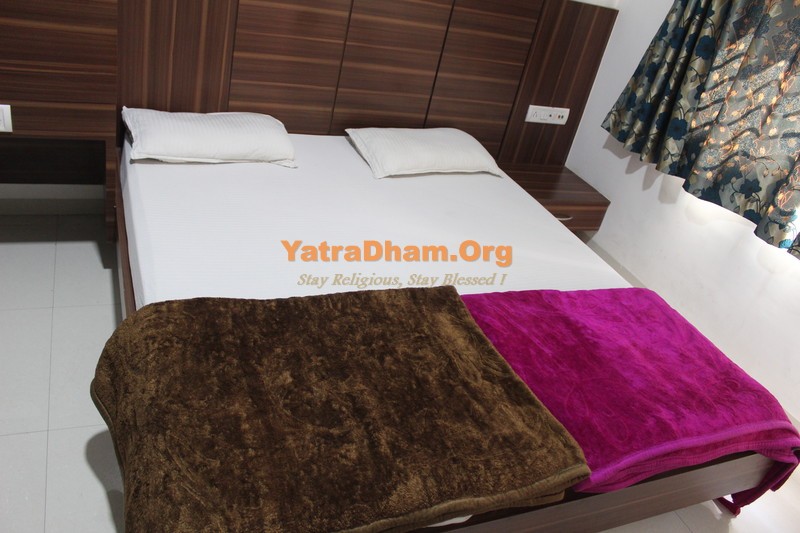 Shirdi New Indore Sai Bhakta Niwas 2 Bed Non Ac Room View 1