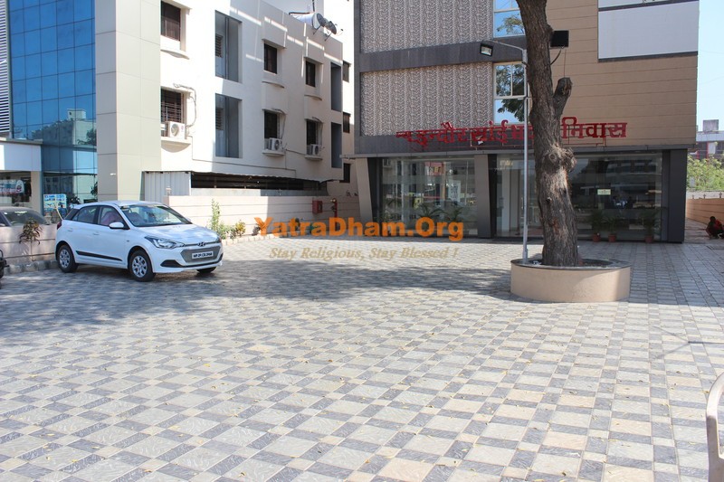 Shirdi_New Indore Sai Bhakta Niwas_Parking