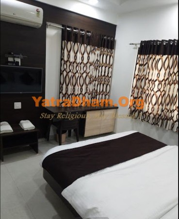 Dwarka Hotel Shree Vallabh Room View 4