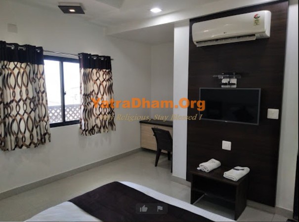 Dwarka Hotel Shree Vallabh Room View 2