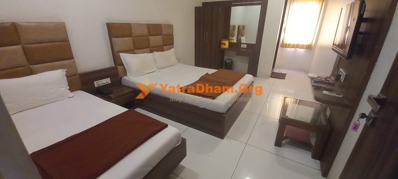Hotel Siddharth Sidhapur 3 Bed AC Room