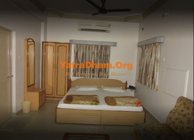 Junagadh - YD Stay 1001 Hotel Somnath Room View6