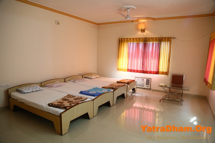 Surat_Shree Mukta Jivan Swamibapa Sevashram_4 Bed_A/c. Room_View1