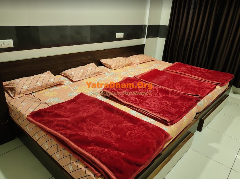 Dwarka - Shri Swaminarayan Bhaktidham (Near Railway Station) 4 Bed Room 