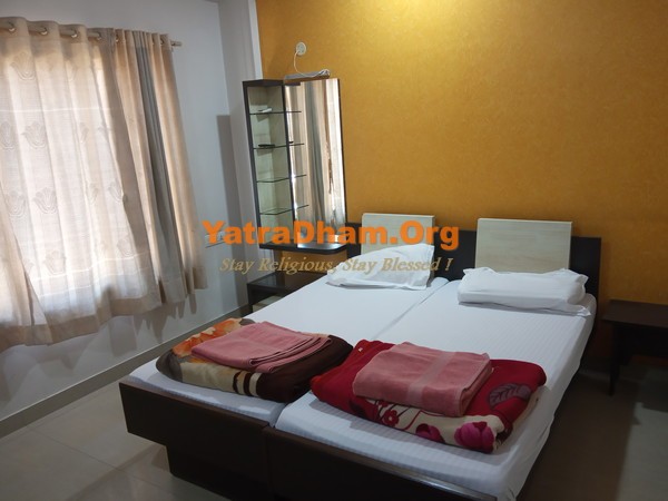 Bhuj Shree Swaminarayan Vishranti Bhavan (Nar Narayan) 2 Bed AC Room  View