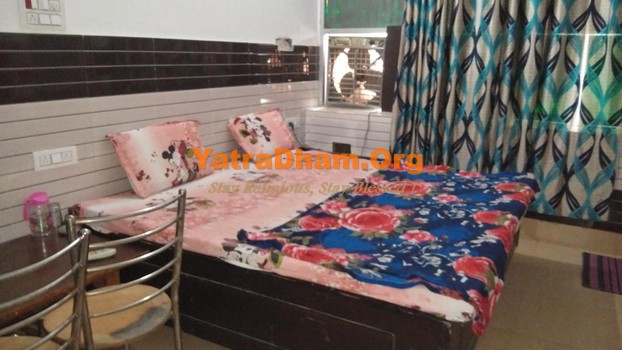 Meerut - YD Stay 313001 (Tirupati Guest House) 2 Bed Room View 4