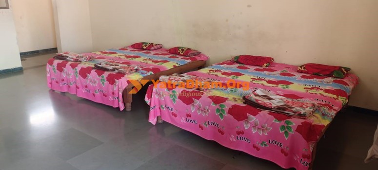 Trimbakeshwar Niranjani Akhada Bhaktnivas 4 Bed Non AC Without Geyser Room