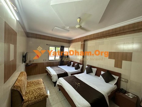 Trimbakeshwar Hotel Dhruv Palace Room