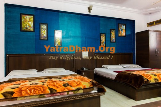 Udaipur - YD Stay 9001 (Hotel Udai Palace) 4 Bed AC Room View 1