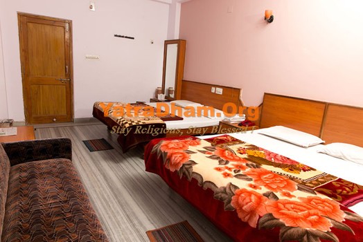 Udaipur - YD Stay 9001 (Hotel Udai Palace) 4 Bed AC Room View 3