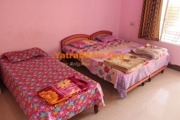 Ujjain Char Dham Bhakta Yatri Niwas (Akhand Ashram Trust) 3 Bed Non AC Room View 