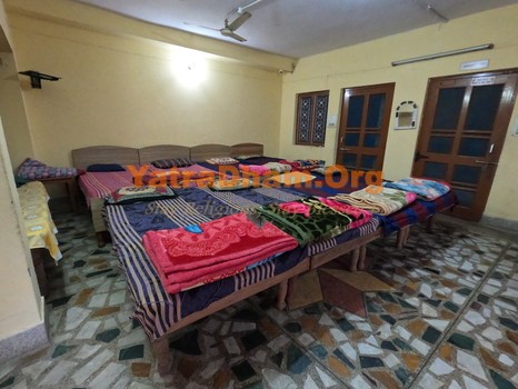 Uttarkashi - Avadhoot Mandal ashram ( hanuman mandir ) - 10 Bed Dormitory View 1