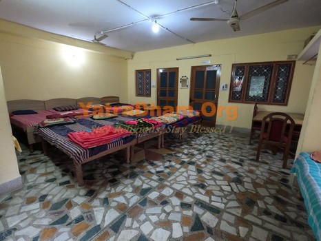 Uttarkashi - Avadhoot Mandal ashram ( hanuman mandir ) - 10 Bed Dormitory View 2