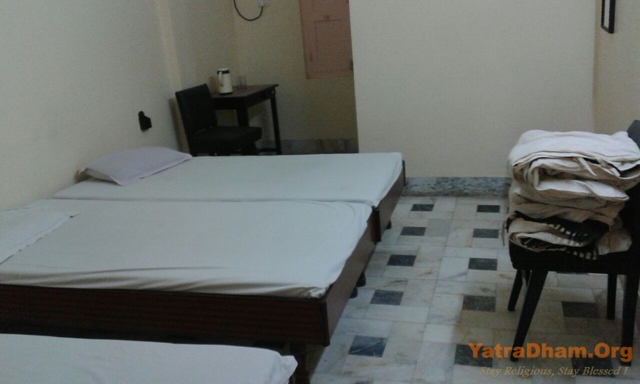 Varanasi Shri Krishna Beriwala Smruty Bhavan 3 Bed Non AC Room View 1